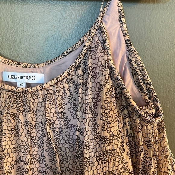 Elizabeth & James blouse- Xsmall/Petite - Picture 4 of 7